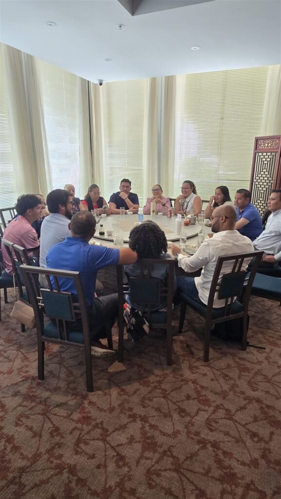 Mastermind de Carletos — empresarios analizando desafíos reales en grupo (02)
