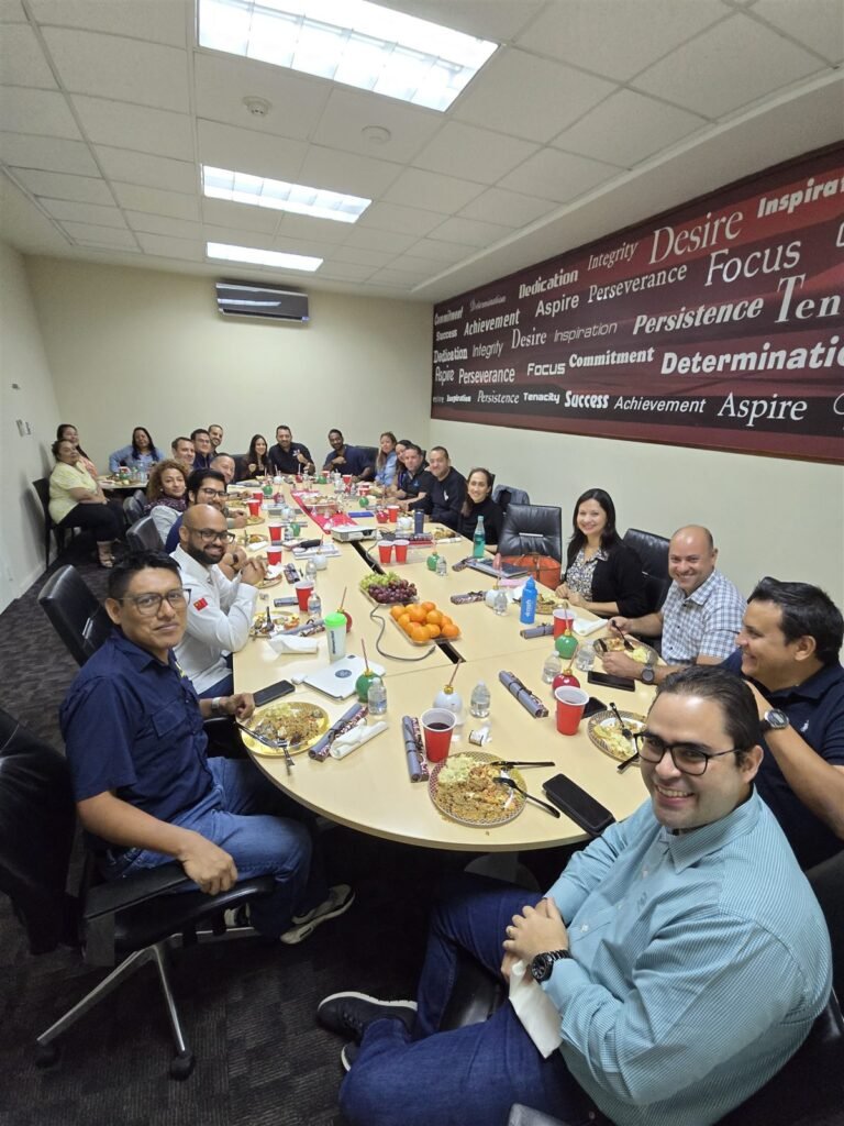 Mastermind de Carletos — empresarios analizando desafíos reales en grupo (05)