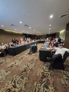 Mastermind de Carletos — empresarios analizando desafíos reales en grupo (06)