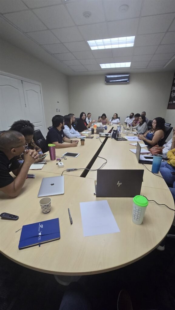 Mentoría grupal de Carletos — dueños de negocio trabajando la estructura de sus empresas (04)