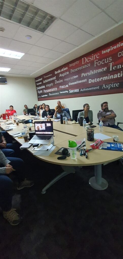 Mentoría grupal de Carletos — dueños de negocio trabajando la estructura de sus empresas (08)
